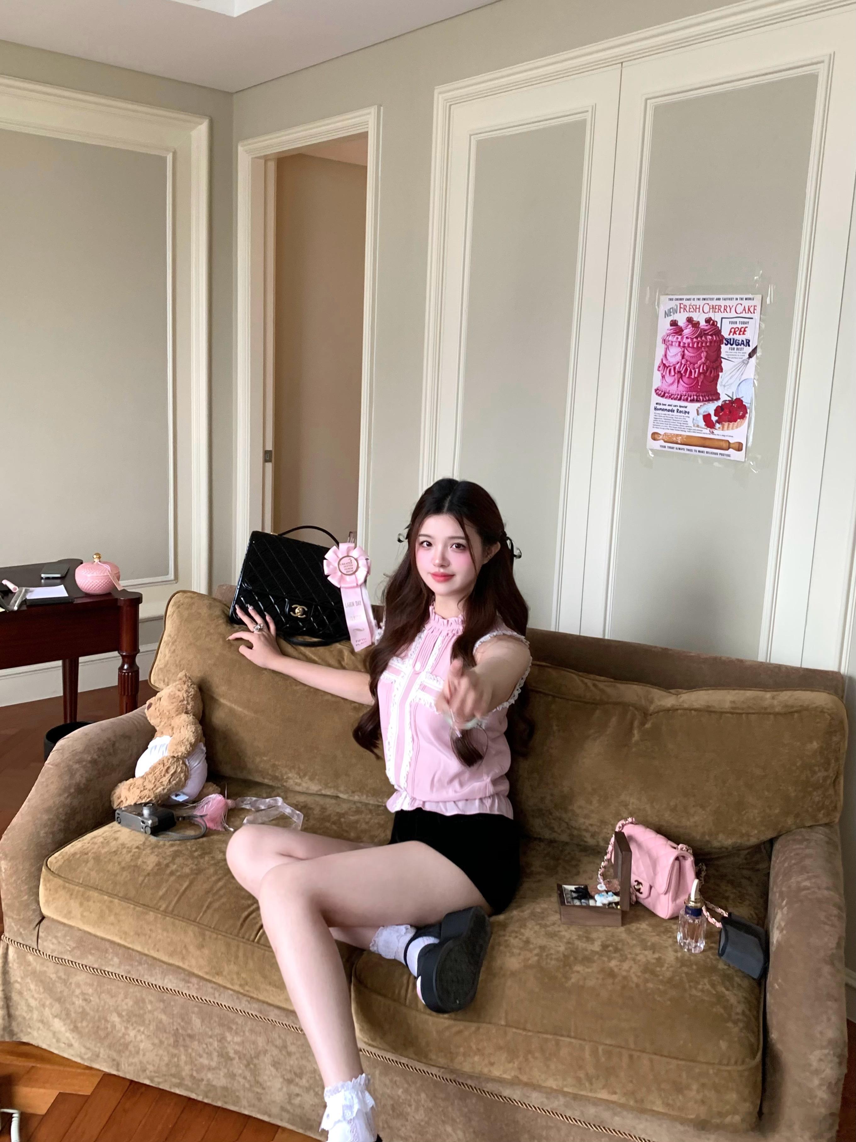 - 写给你的小情书 -            🎀🩶“橱窗蕾丝 babydol