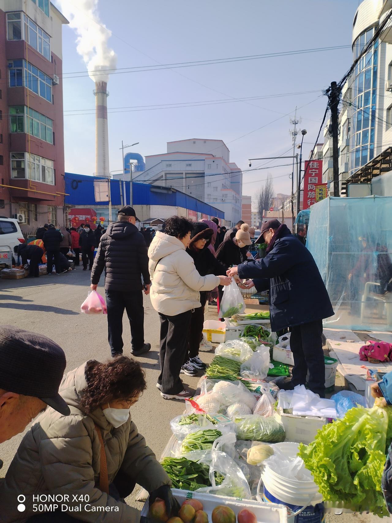 每天看到小市场的人多了起来，心情就格外好。好像这才像生活该有的样子。

今天继续
