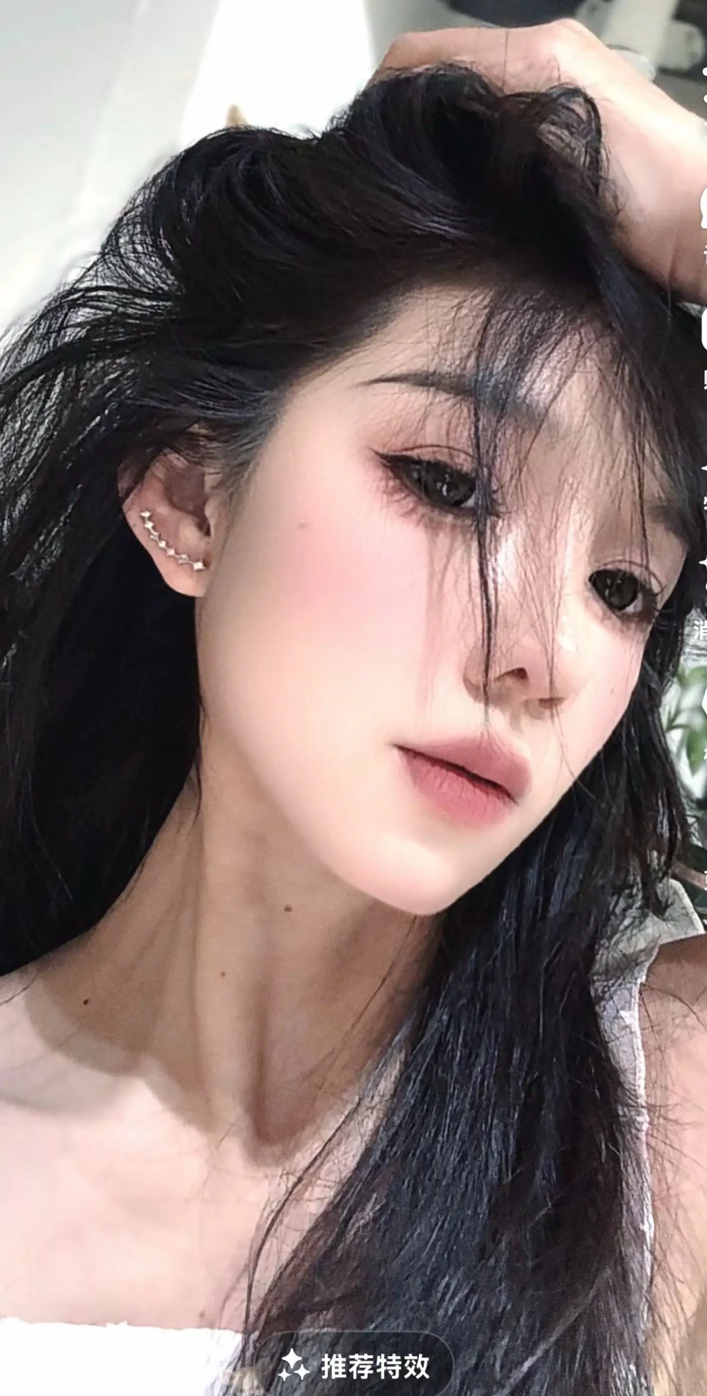 成年人连崩溃都要小心翼翼 想找个人喝点的时候，翻遍通讯录找不到一个合适...