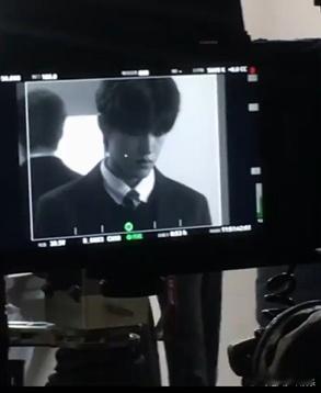 张极单人花絮太养眼了 张极真的是行走的画报吧！STILL ALIVE花絮里的状态