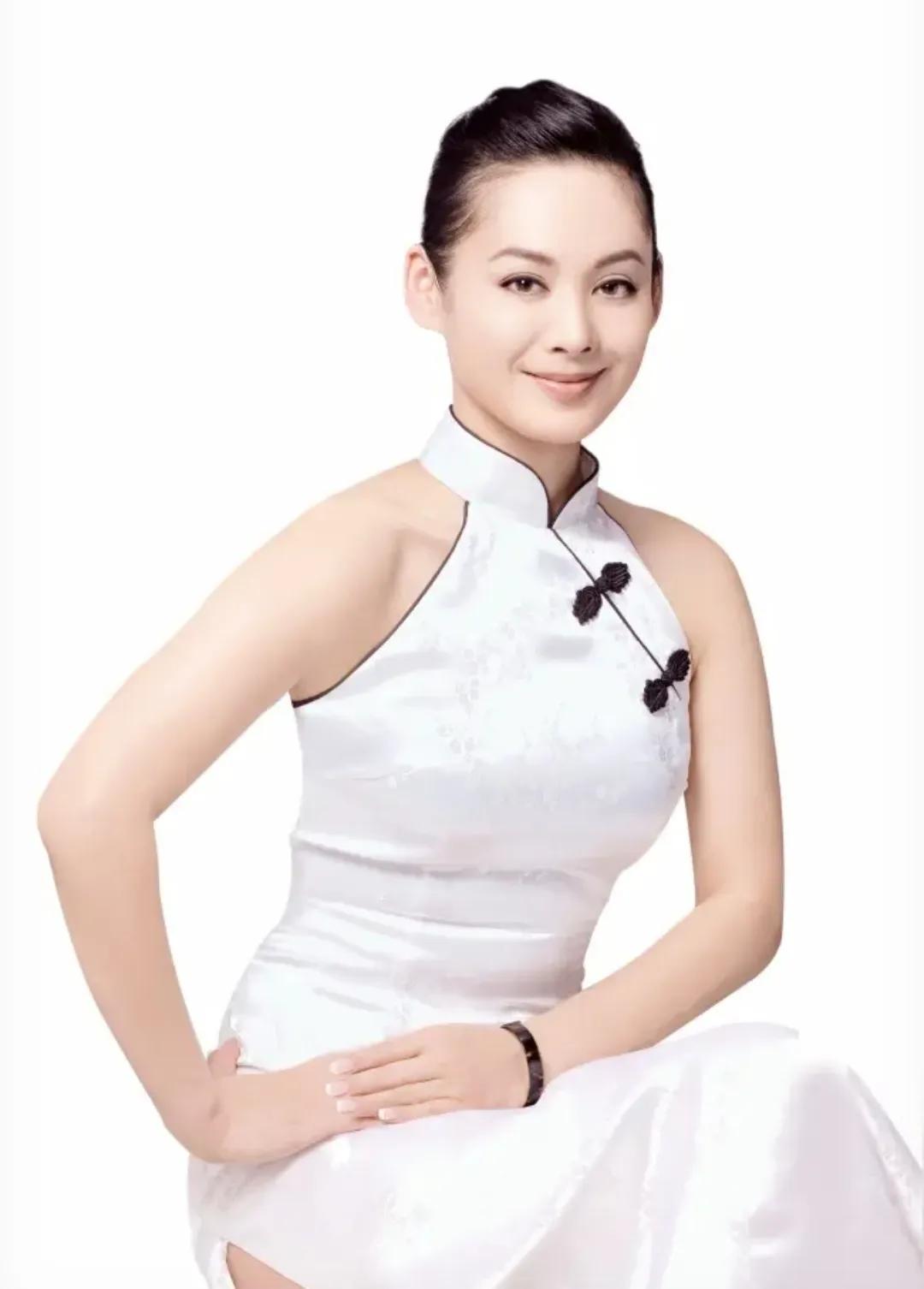 救命！宁静这身材确定不是女娲娘娘用顶配模板捏出来的吗？！本以为人类身材天花板已经