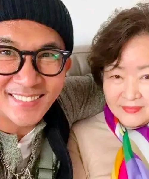 韩国的婆婆突然间上演了一场令人瞠目结舌的“惊喜大戏”，直让家中的“大曲线”——一