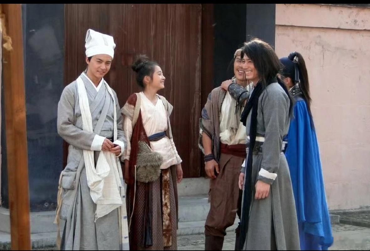 关晓彤13岁演的怪侠一枝梅重温经典老剧挖到隐藏小彩蛋！2010年《怪侠一枝梅》里