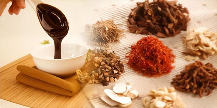 四个中成药，补足中年所需的阴津
1.大补阴丸——滋阴降火
大补阴丸中的熟地黄能补
