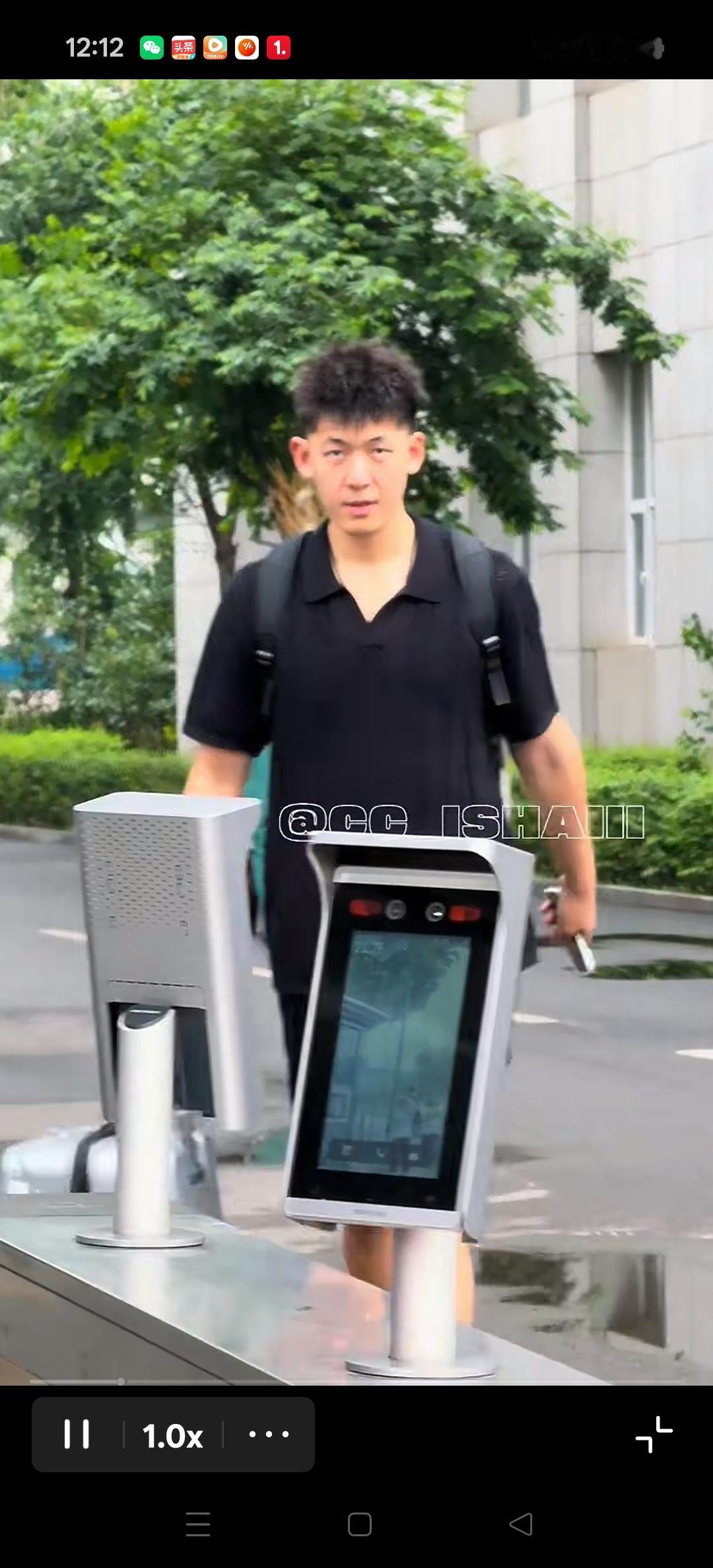 辽宁队启程前往吉林，开启接下来的两场热身赛。
球迷们又有球看了，开心！[比心][