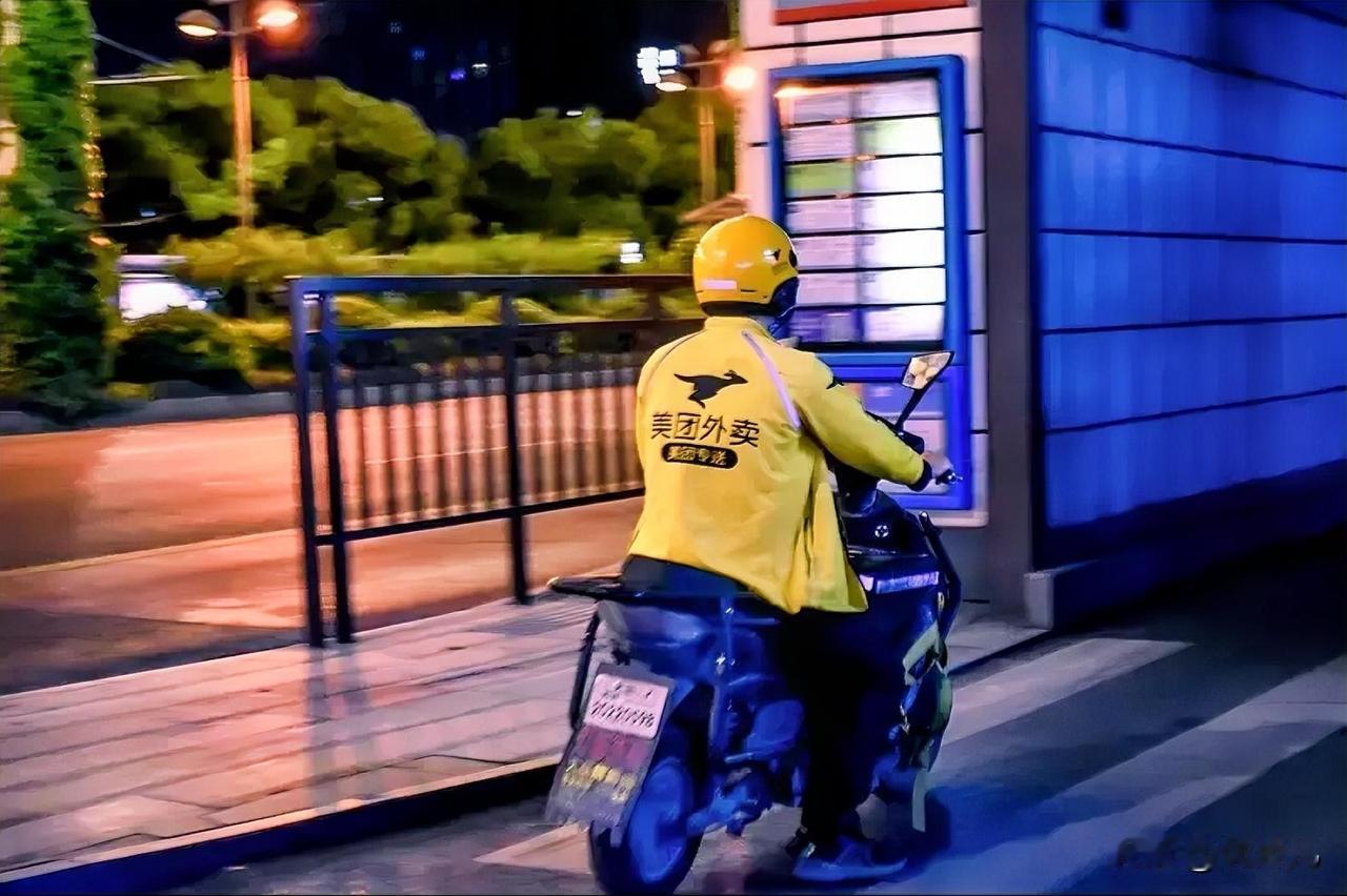 你们觉得送外卖丢人吗送外卖丢人吗？我觉得一点都不丢人！这好比是蜜蜂采蜜，凭自己的