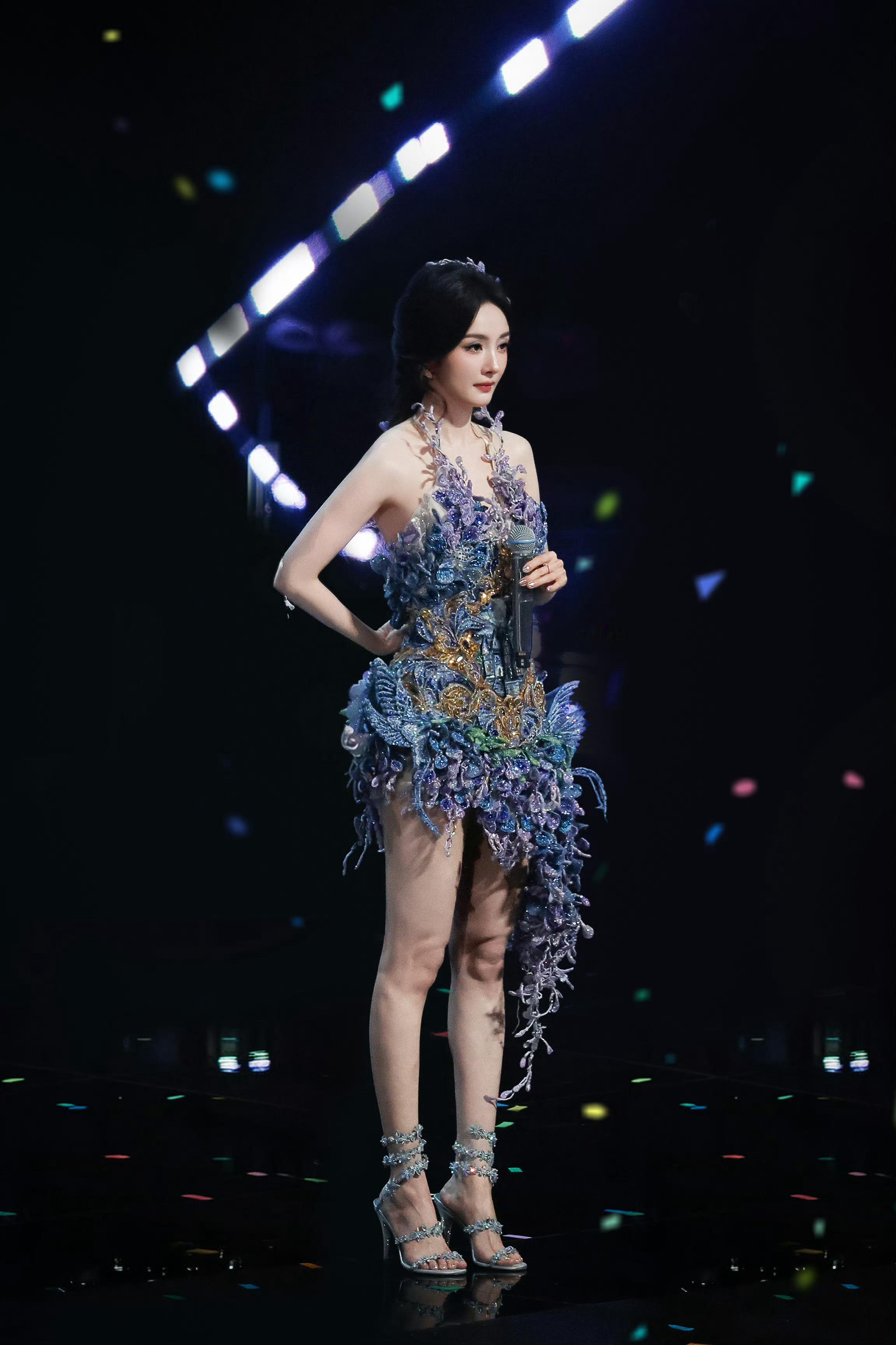 杨幂给林俊杰伴舞杨幂今晚美翻了
