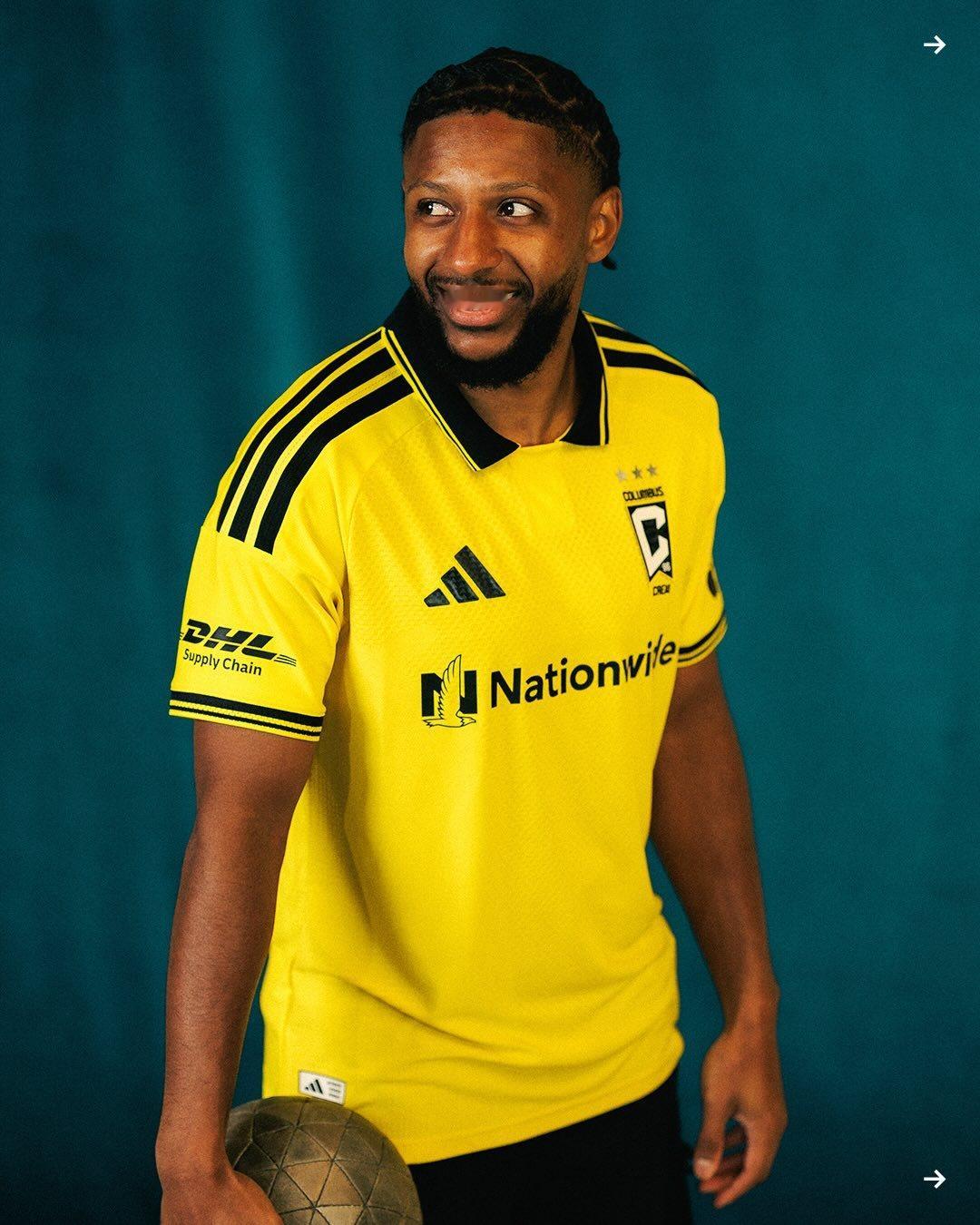 哥伦布机员发布26赛季全新主场球衣。球衣资讯贤聊球衣阿迪达斯美职联