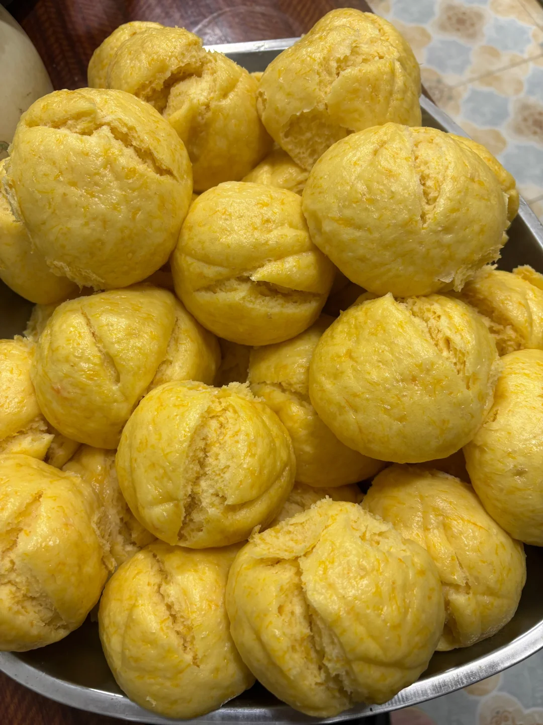 出息了，自己在家蒸了一锅南瓜馒头，附教程