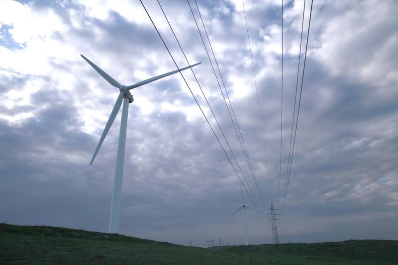 我国建成全球最大的可再生能源体系，这简直太牛了！截至2025年底，可再生能源总装