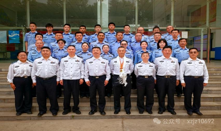 西藏警官高等专科学校，举办退休教师郑蓉、马洪2名老师荣休仪式，党委书记、副校长房