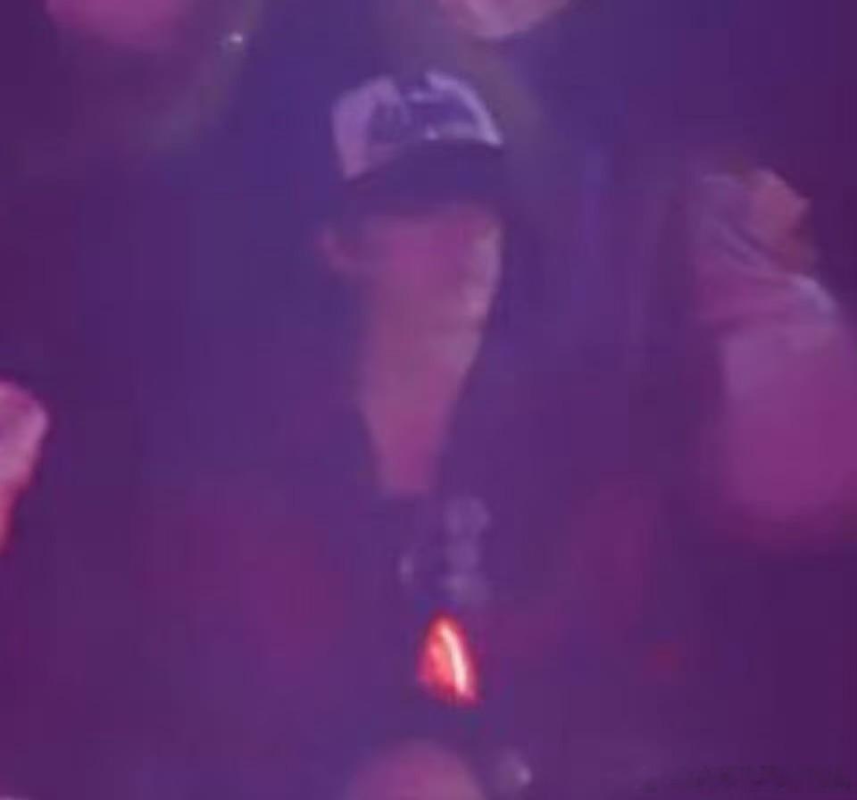 张极又去看张杰演唱会了张极现身张杰鸟巢演唱会 张极又去张杰演唱会了，网友在鸟巢现