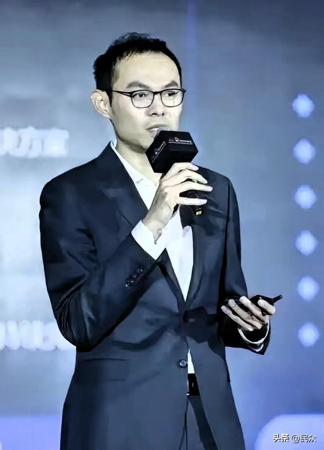 十年老臣，一朝清场
 
十年老臣，一朝清场。京东副总裁刘辰的事儿，看得人心惊胆战