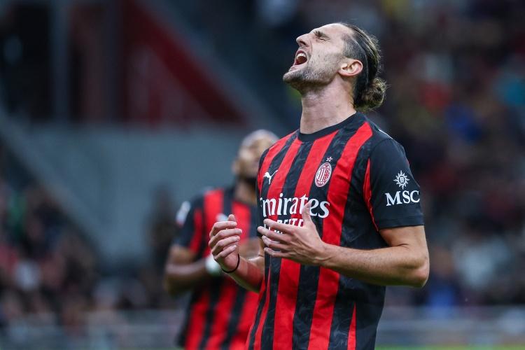 米兰这个防线从赛季初到现在丢球数慢慢上涨，很大程度就是人员的问题，主力替补差距太