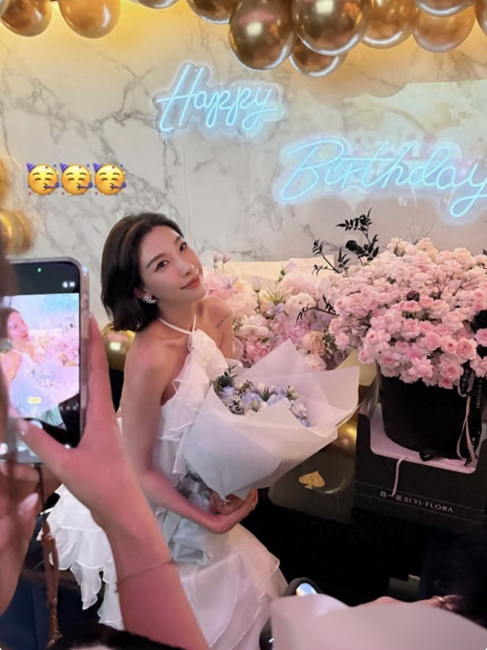 何猷启再婚前妻生活仍富贵，打扮贵气高调庆生，带女儿搭游艇出海