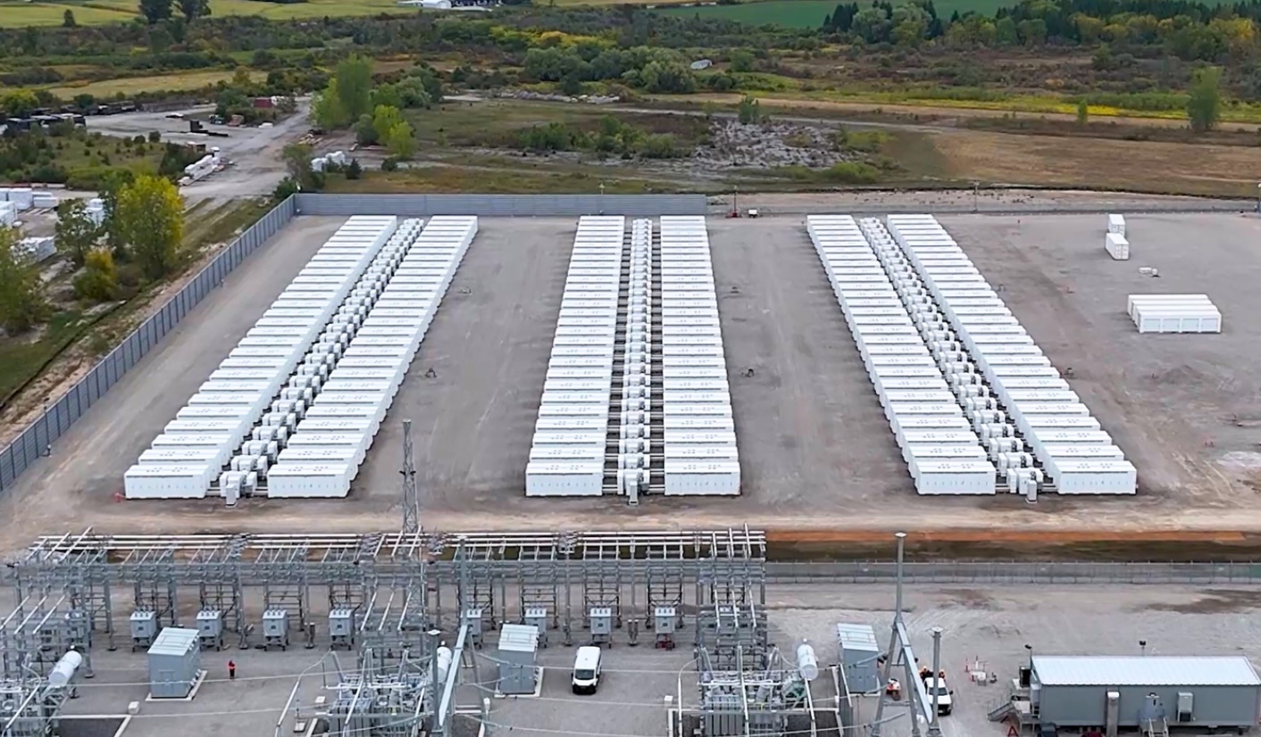 加拿大最大电池储能投运：特斯拉Megapack Hagersville 300M