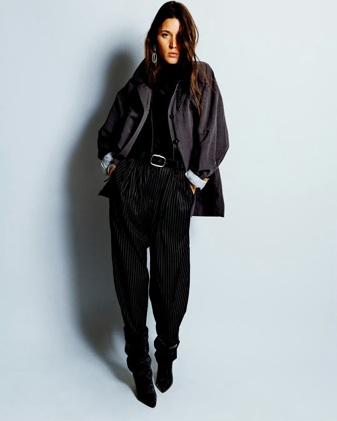 ISABEL MARANT发布2026早秋女装系列。本季在优雅与感性之间寻求平衡