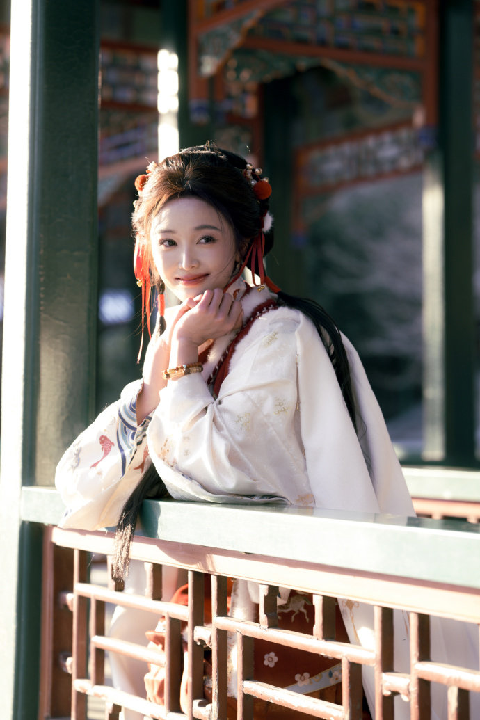 吴宣仪红白明制汉服 吴宣仪红白明制汉服，吴宣仪生日照送达，元气满满的小选啊，新的