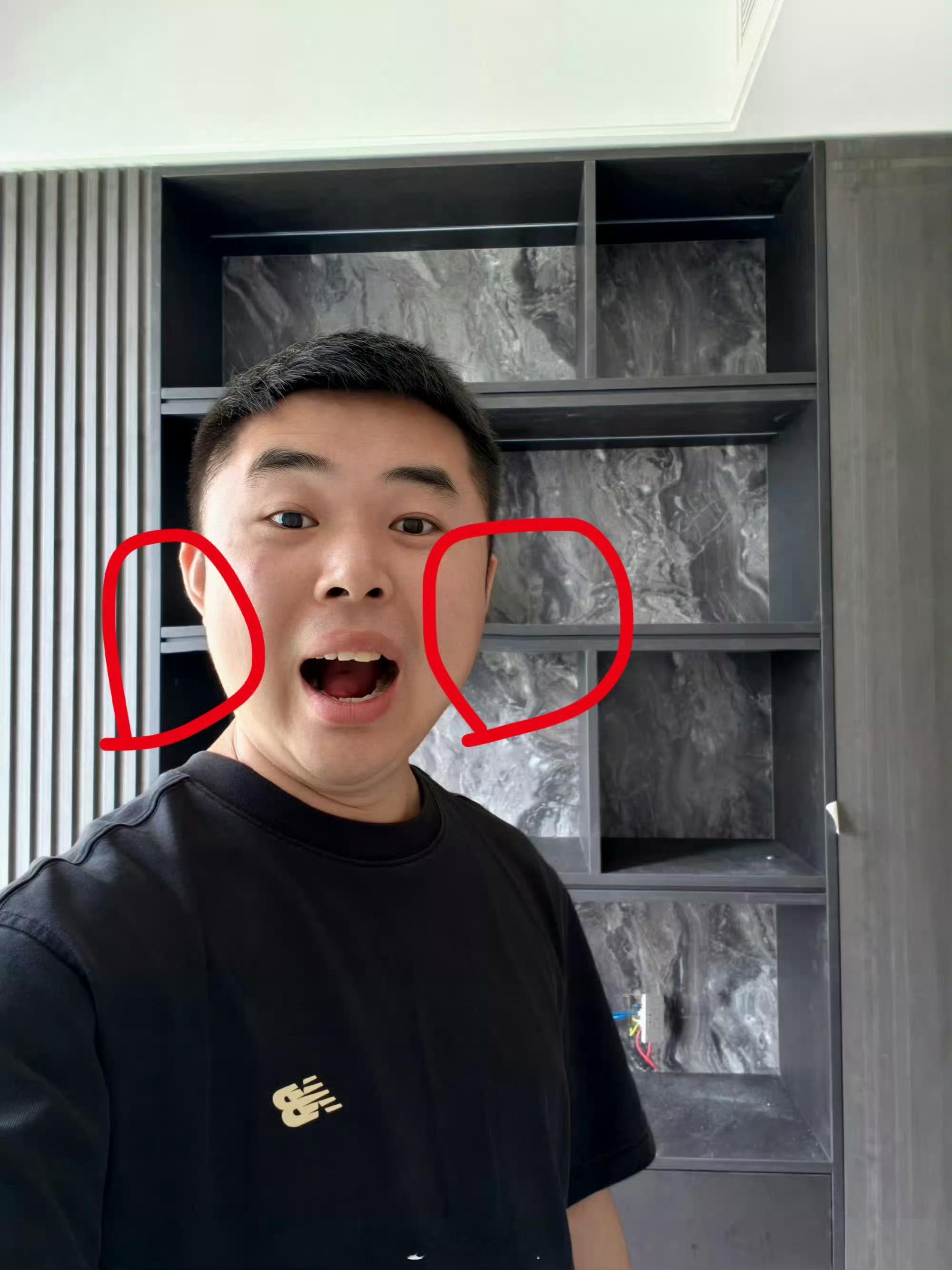 哎，装修个房子真不容易，整个全屋定制老板卷钱跑路了，现在好不容易装上个柜子板材还