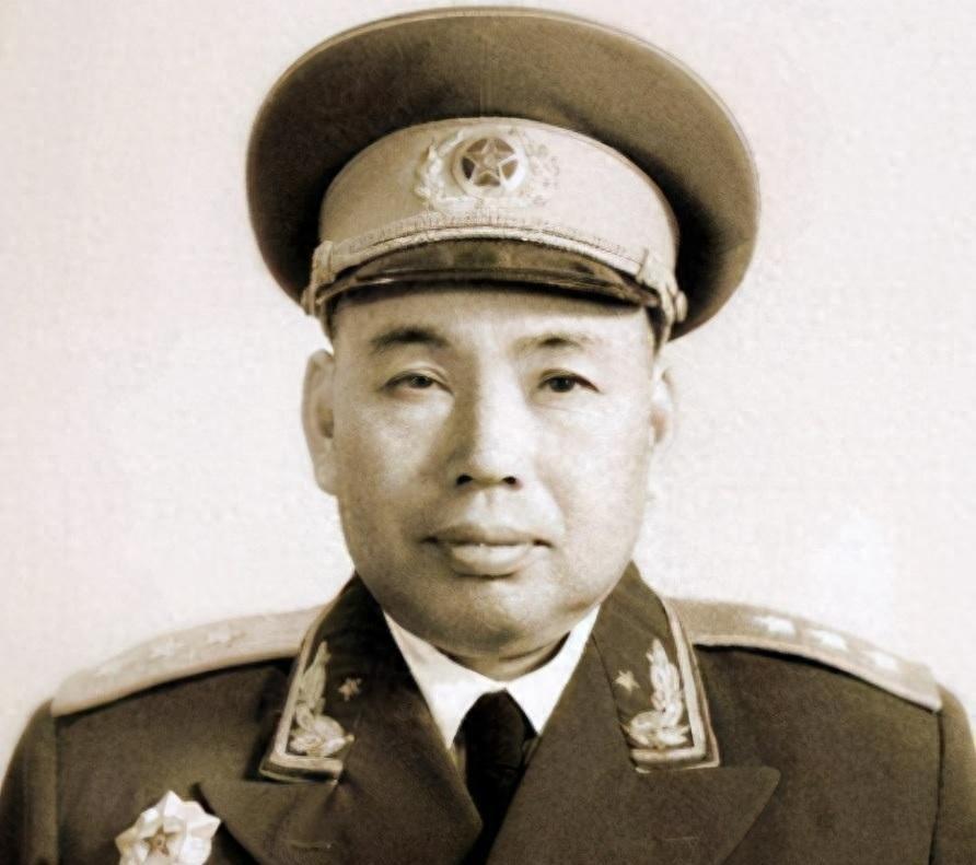 70年代丈母娘求助，许世友爽快应允，一口气为莱阳调去4台拖拉机
1971年10月