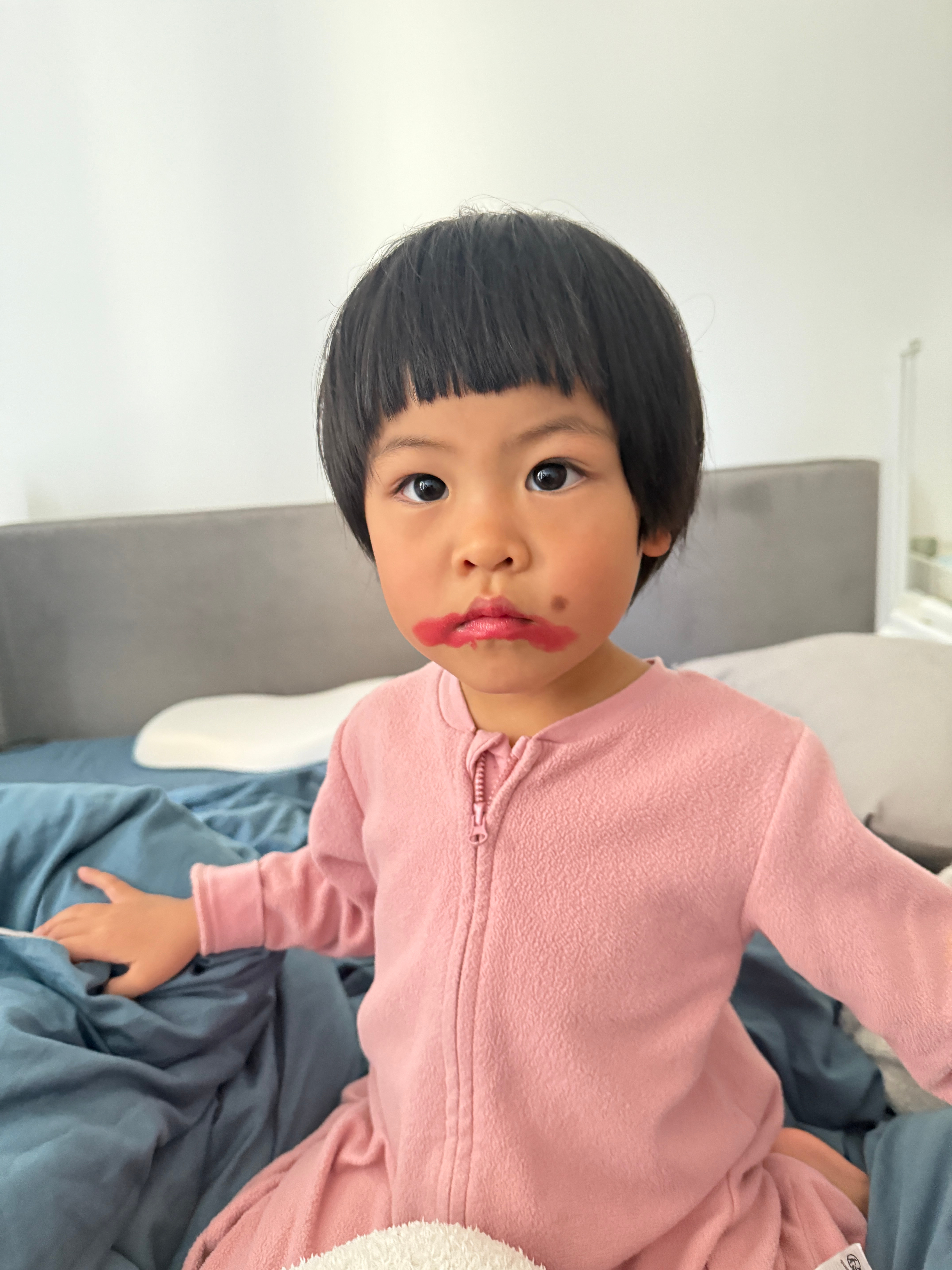 爱上化妆了，每天笔耕不辍 