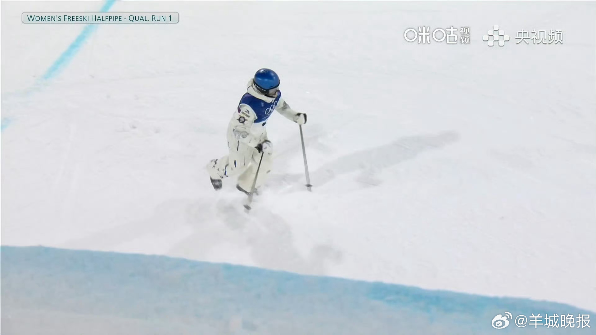 【#谷爱凌U池首轮摔倒#】🎿米兰冬奥会自由式滑雪女子U型场地预赛，谷爱凌第一个