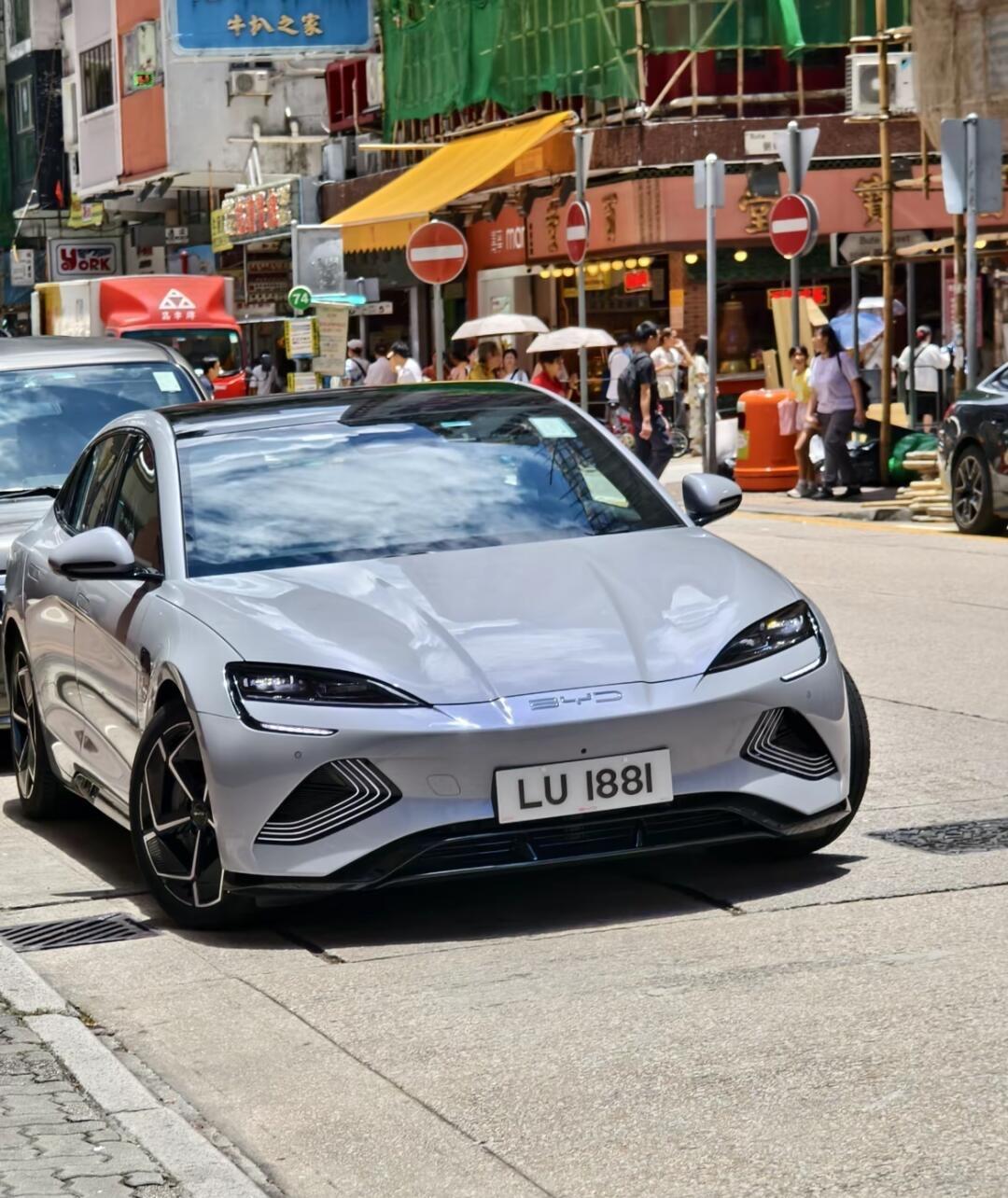 比亚迪登顶香港车市：一场“油电同价”的逆袭

2025年，香港街头跑得最多的车，