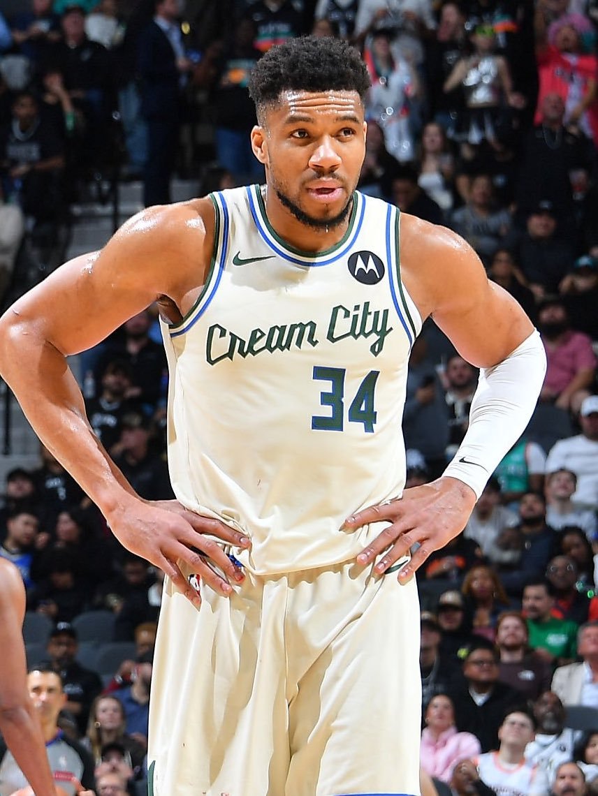 雄鹿记者Collier：雄鹿内部人士相信，他们即将采取大动作来留让字母开心。“我