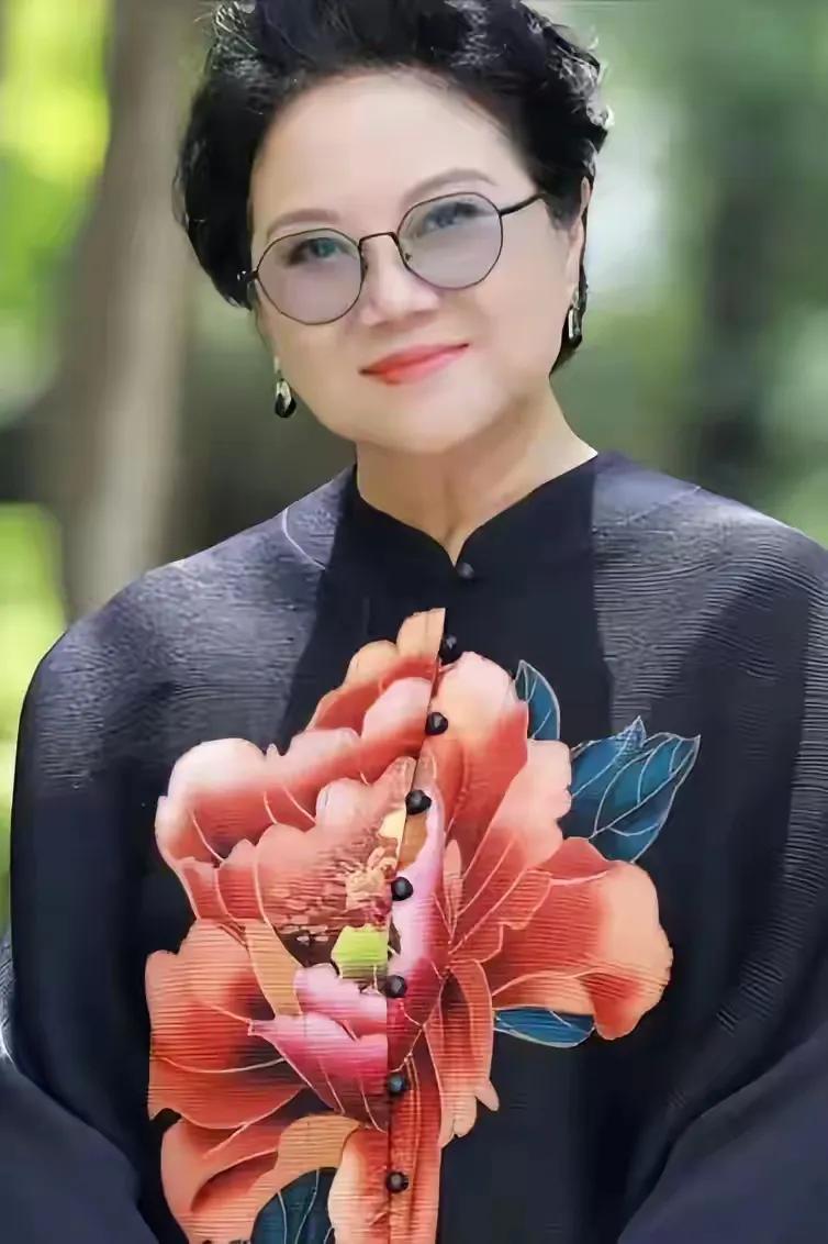 最近《红楼梦》翻拍，被网友纷纷吐槽
胡玫：“有人说我执导的戏，缺少深度，没有韵味