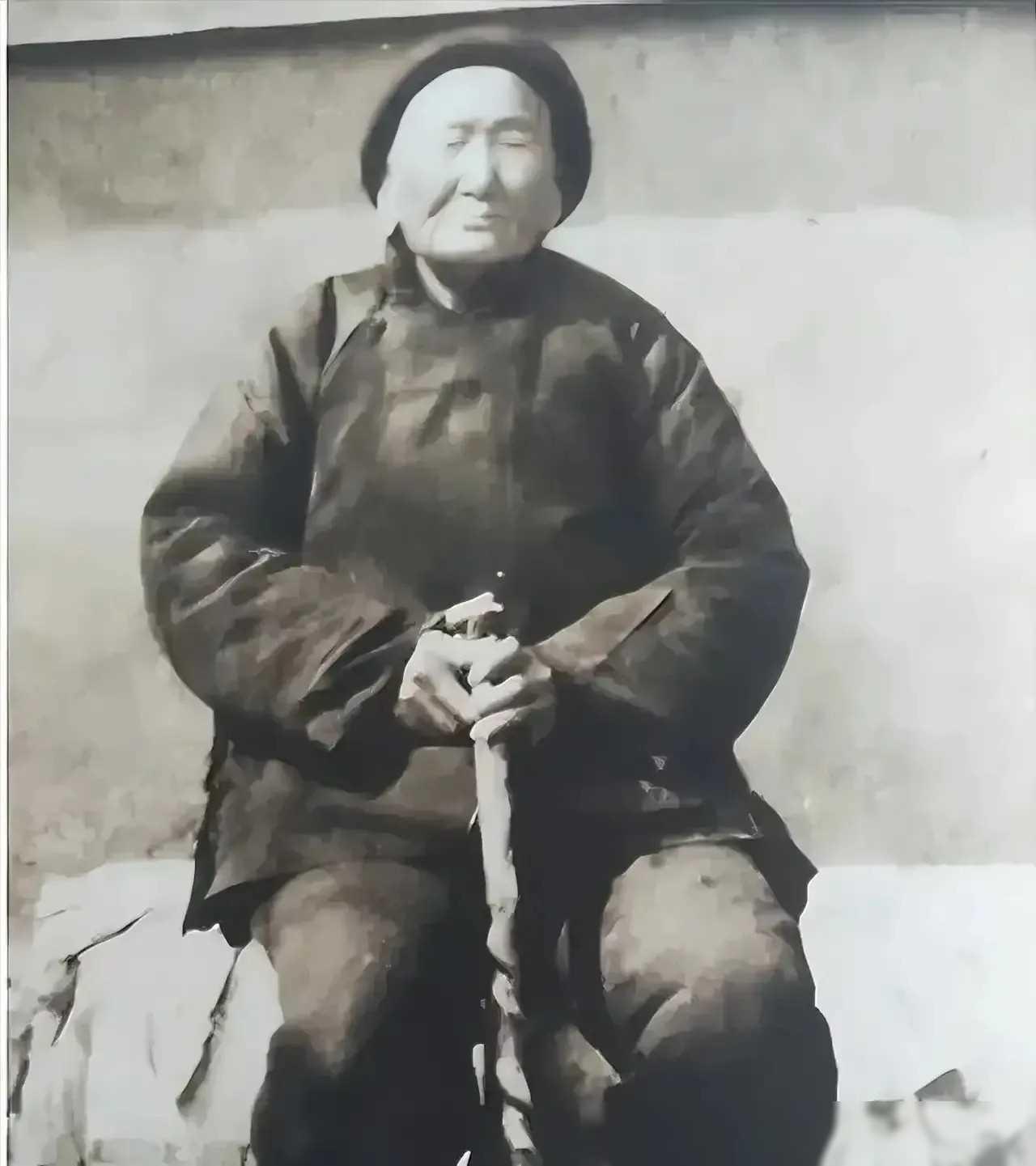 1941年，马宗英好容易弄到了300发子弹，正准备送给八路军，路上却遇到了伪军检