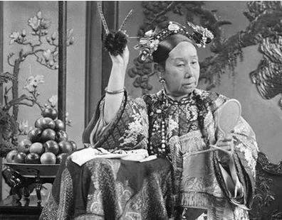 导读
在清末那个风云变幻的时代，权力斗争如同一场无形的游戏，而那尔苏的命运则是这