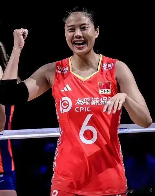 中国女排3-2绝杀美国！全网都在吹庄宇珊火力全开，但说句实话，这场惊天大逆转的真
