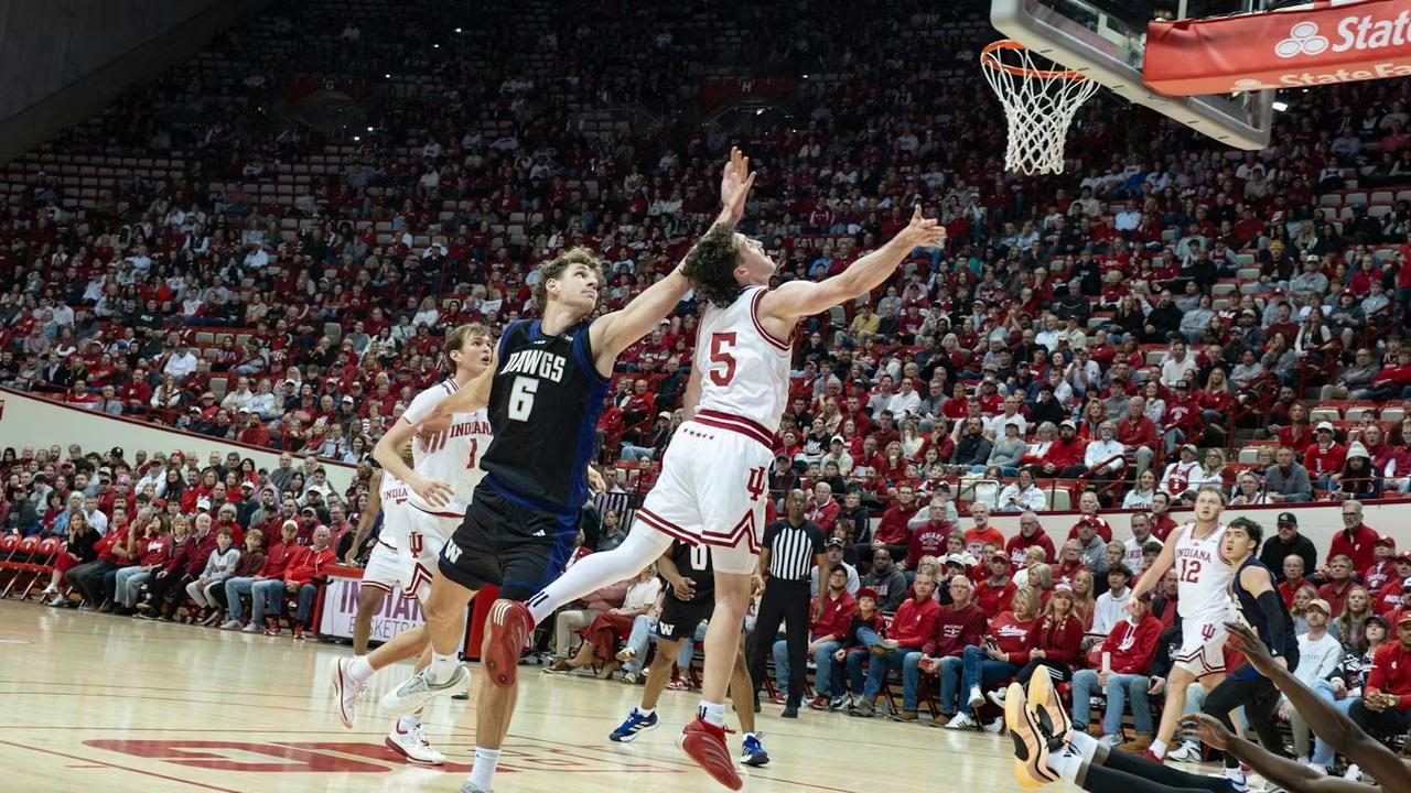 主场作战的印第安纳大学以90比80战胜了华盛顿大学。本场比赛后，印第安纳大学的战