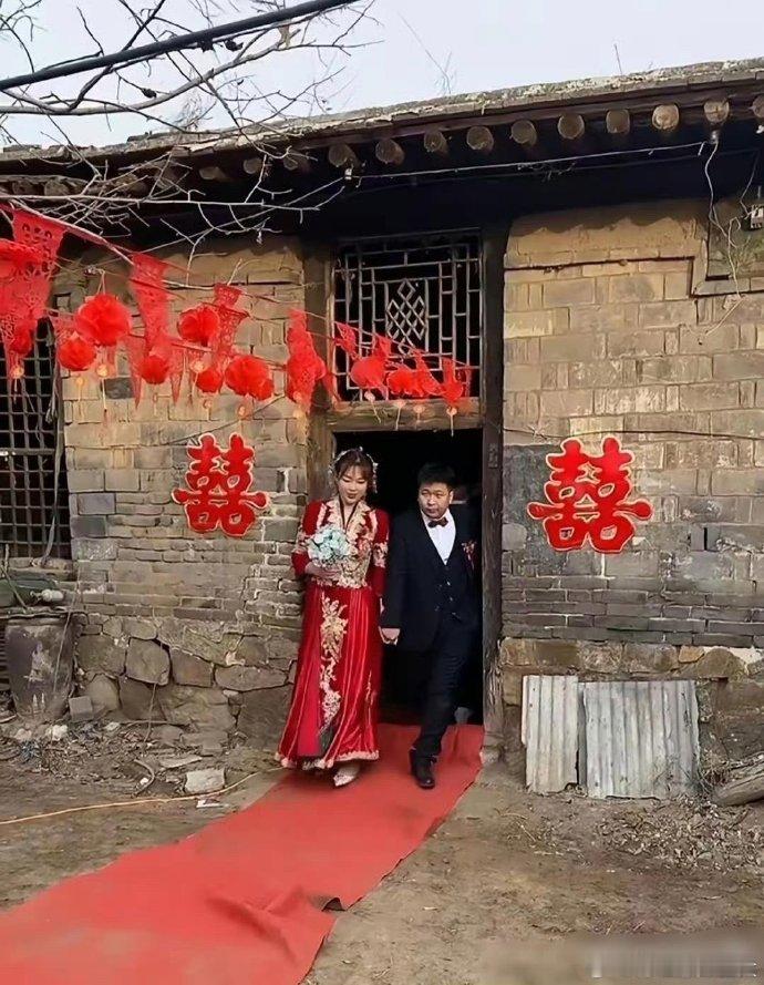 这一看就是自己谈的结婚对方，有种两情相悦的感觉！👰🏻❤️🤵  