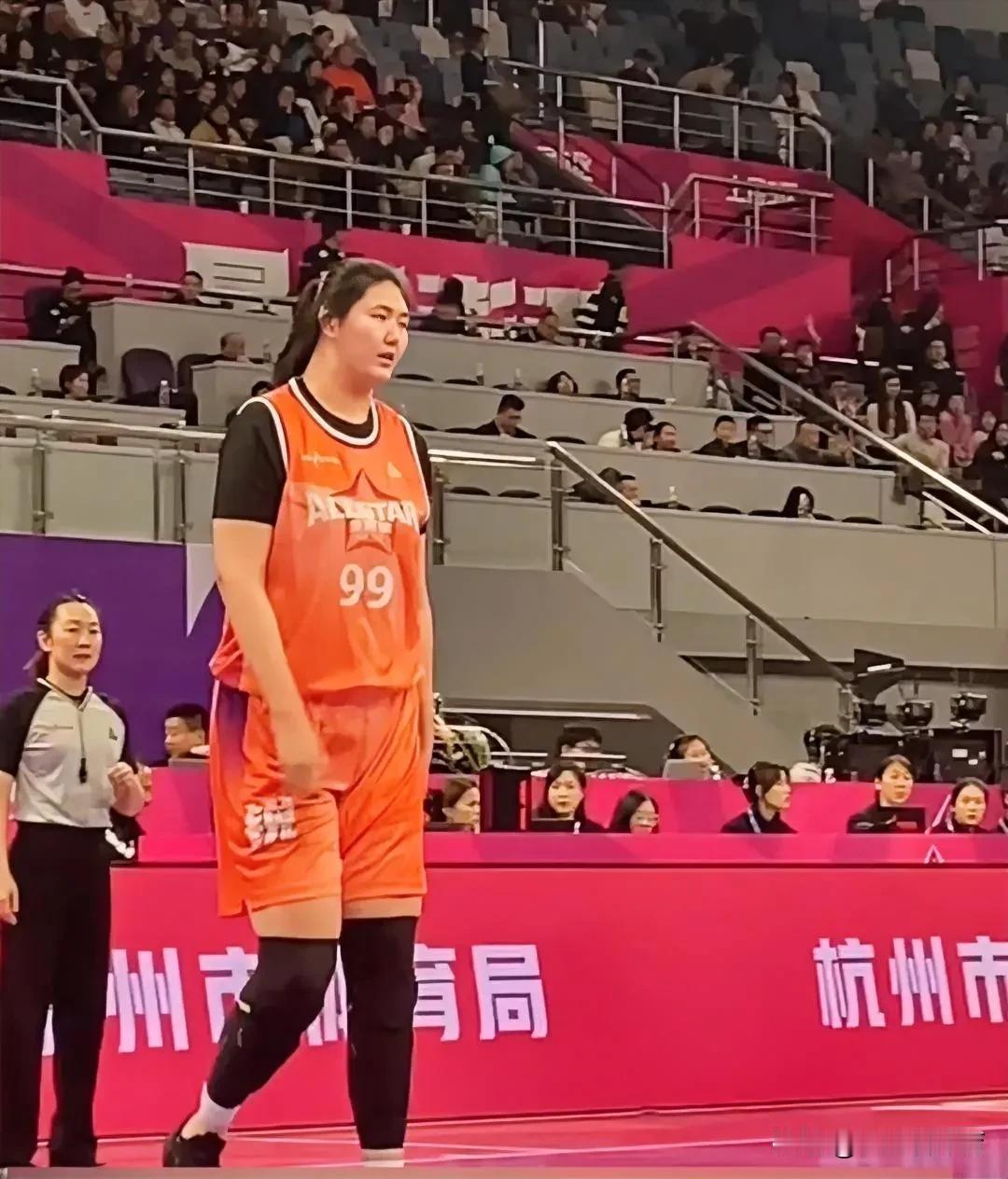 中国女篮大胜波黑哪些球员表现出色潘臻琦在篮板球的拼抢上很积极。小将张子宇不负众望