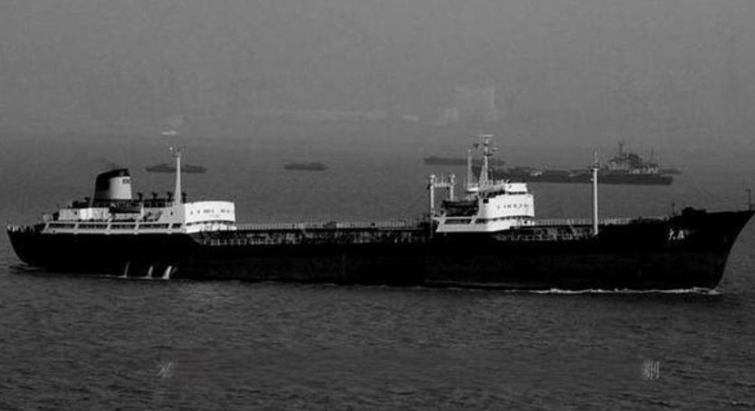 美国不禁感慨，中方压根不惧石油封锁！
1.6亿桶伊朗石油漂在海上，排着队等候运往