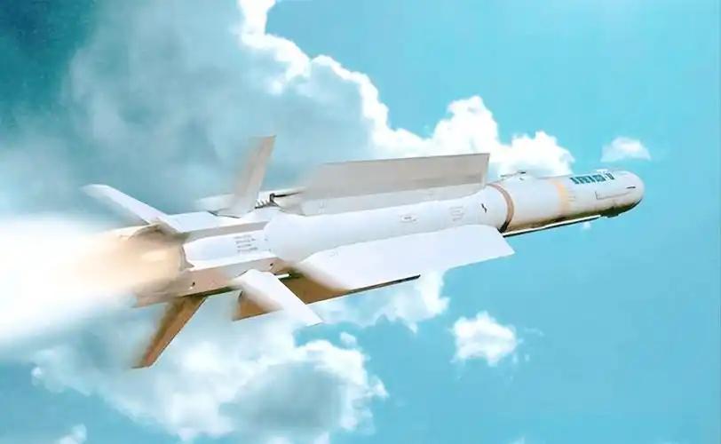 哎，各位朋友，咱们今天聊点硬核的！您还记得九三阅兵时震撼亮相的那个“大杀器”吗？