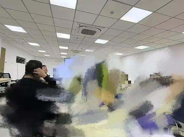 瓜主打架放的自证照片，偷拍刘闻洋