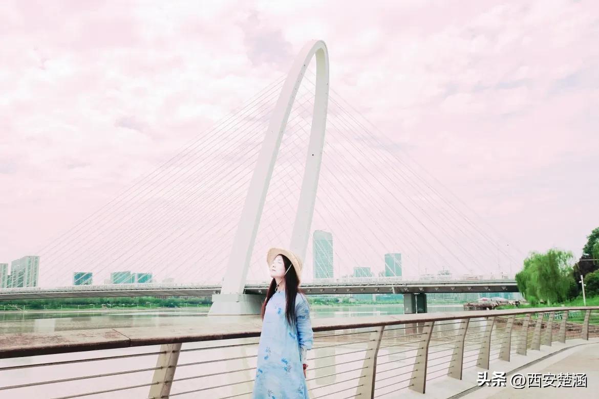 #七夕# 遇见周末，去哪里玩？来西安后海吧！都说有一种浪漫叫西安，还说后海不是海