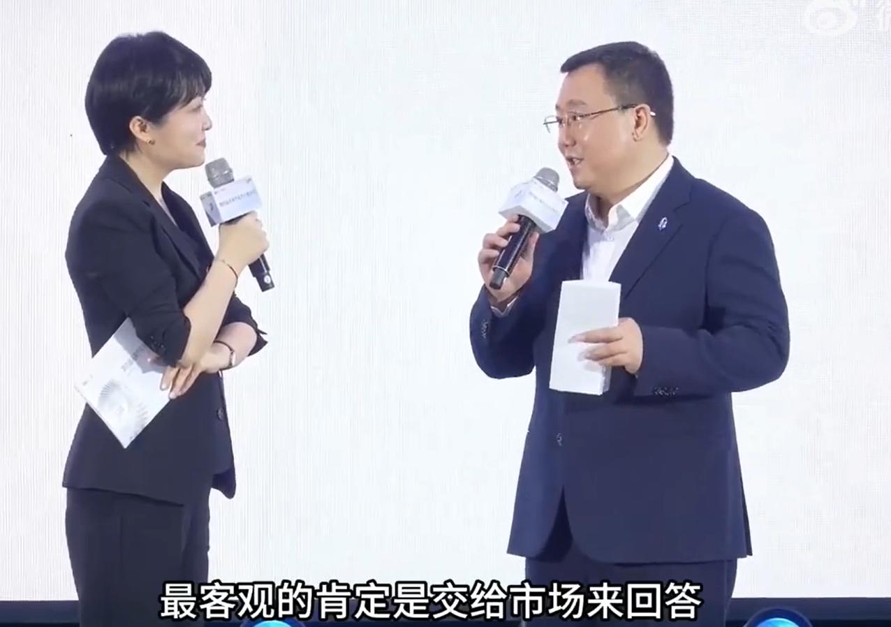 “纯视觉”和“满身雷达”，你站谁？
 
特斯拉FSD刚入华，赛力斯董事长张正萍就
