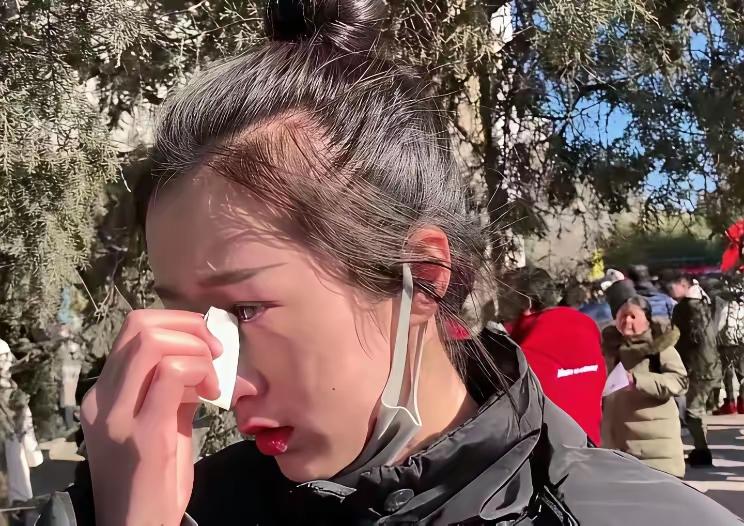 女孩线上认识一个外国男网友，才第一次线下见面，当晚就直接留宿共处，单看这个行为，