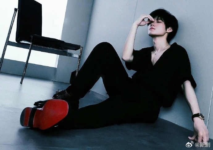 张真源红底鞋，被这个张哥拿捏住了