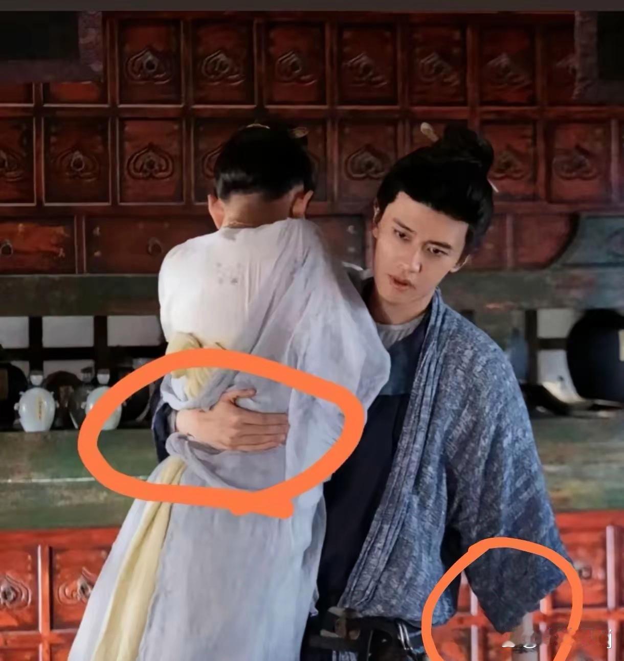 看多了抱不动女演员的男明星，终于有一个争气的了。 ​​​