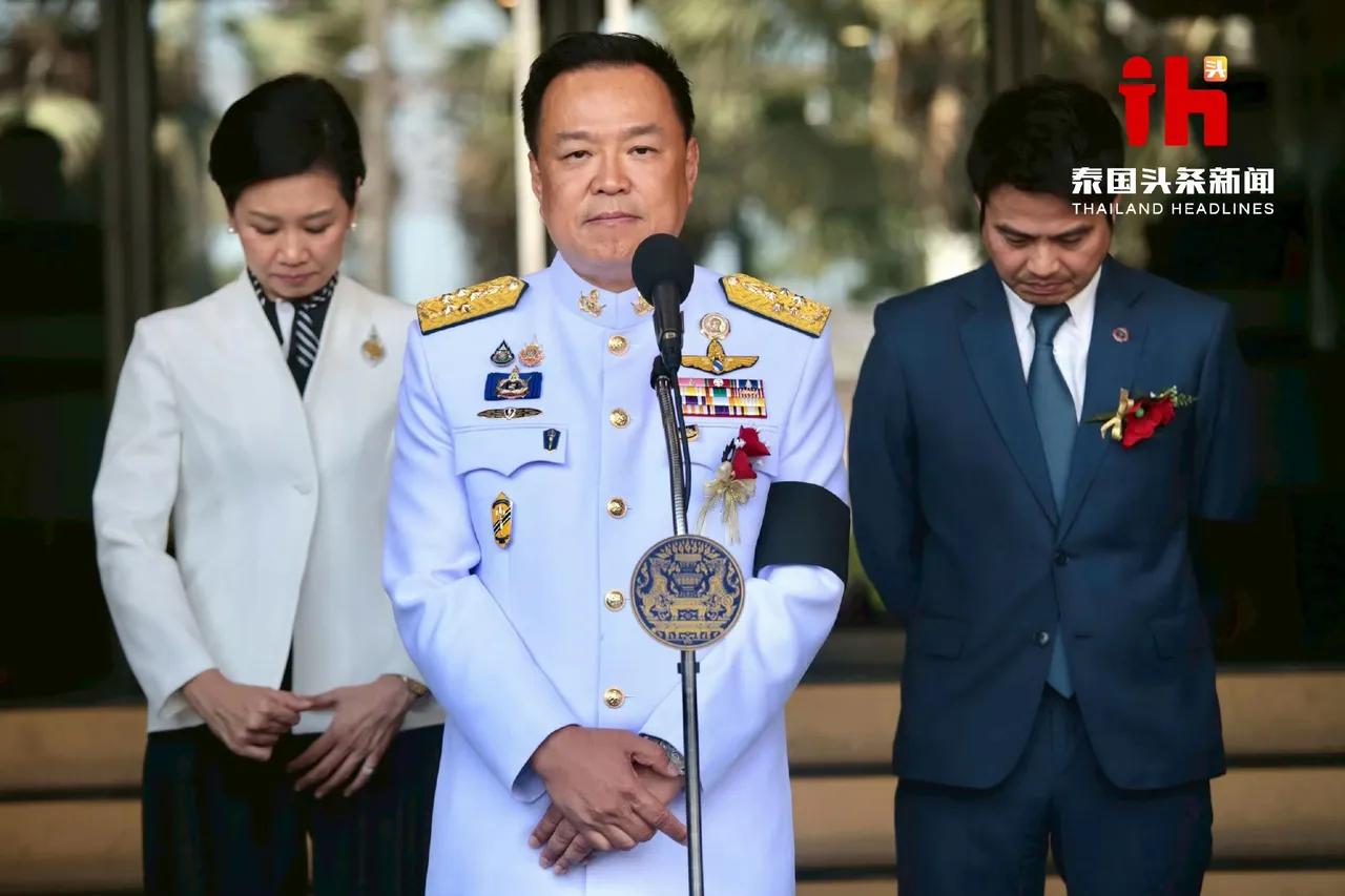 泰国总理阿努廷高兴的太早了，据报道，阿努廷在总理府主持召开内阁会议，当天共有19