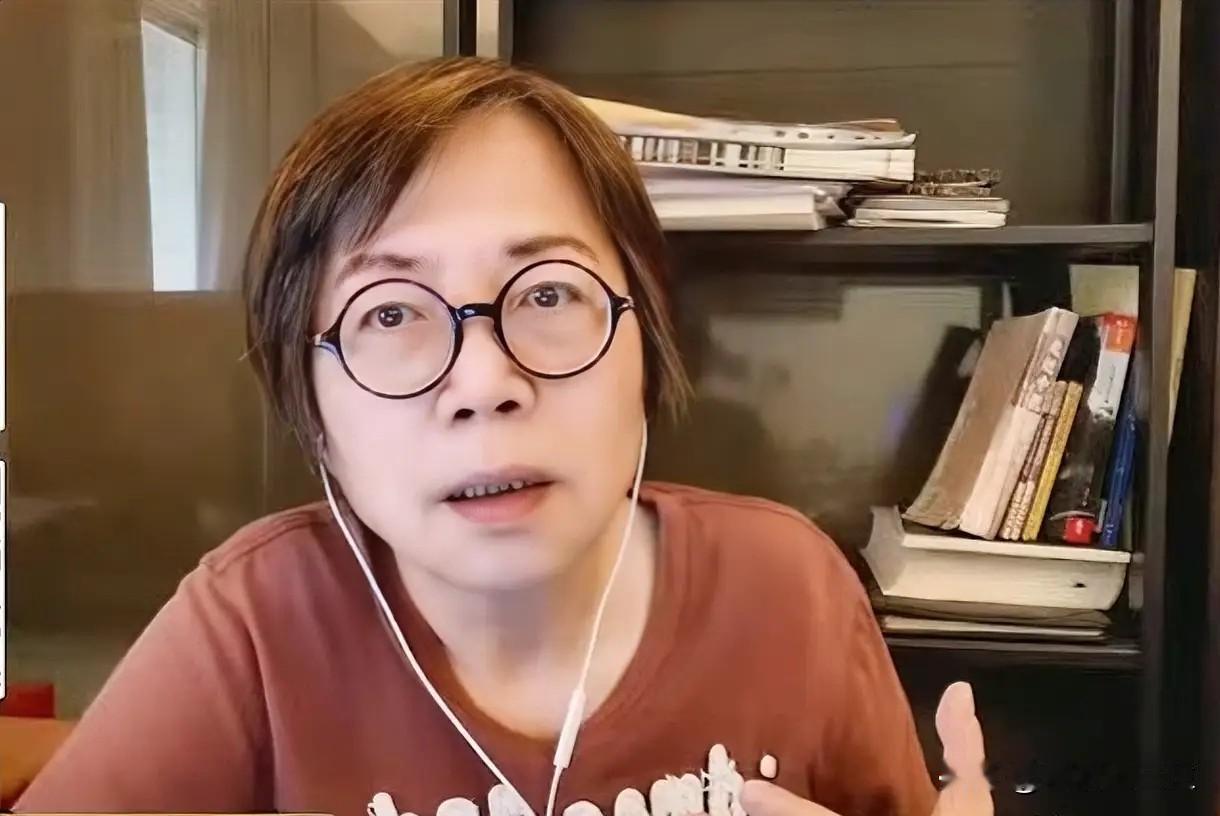 近日，黄智贤赞沈伯洋很有教养！并表示和自己一样。

黄智贤此番为沈伯洋站台，称其