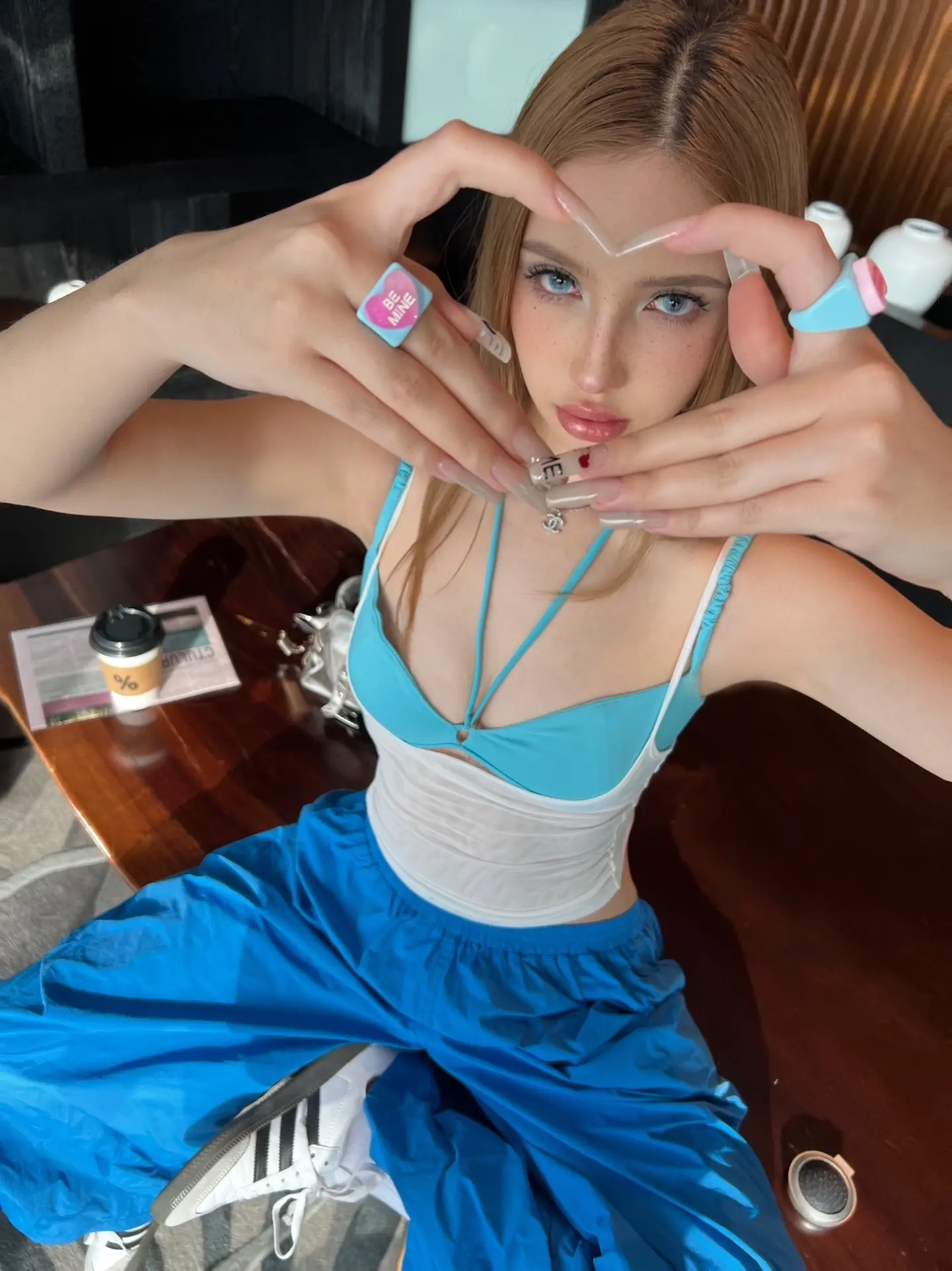 有点脾气 但我漂亮 所以问题不大