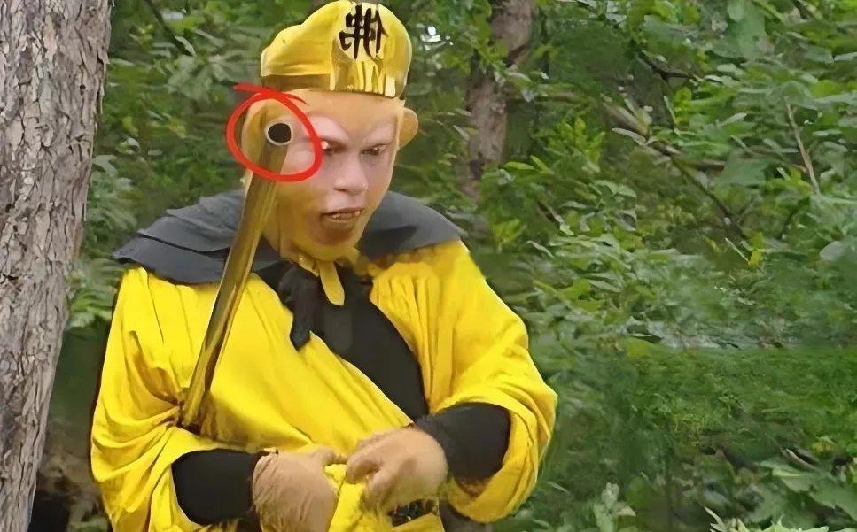 《西游记》居然也有这么多穿帮镜头，小时候咋没发现。 ​​​