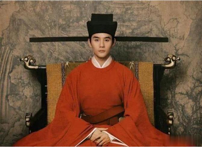 [微风]范仲淹母亲去世之时，风水先生指着一块地说：“这是风水宝地，子孙多出贵人”