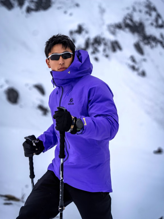 你以为我在挤地铁？🏔️ 其实在孔雀山冲顶！