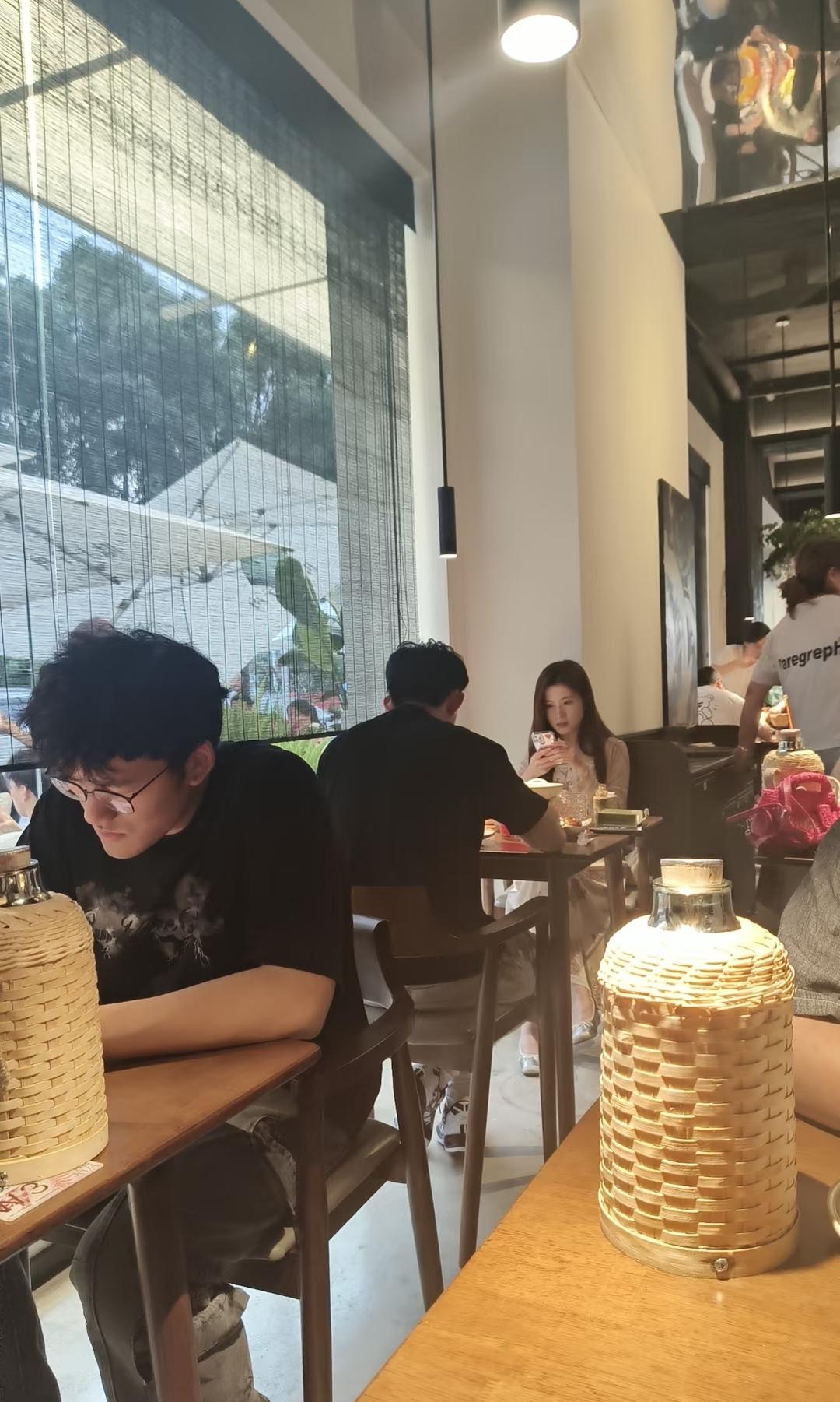 一女子跟男朋友谈了三年，说好了16万彩礼，但是结婚之际，她觉得16万太少，她想要